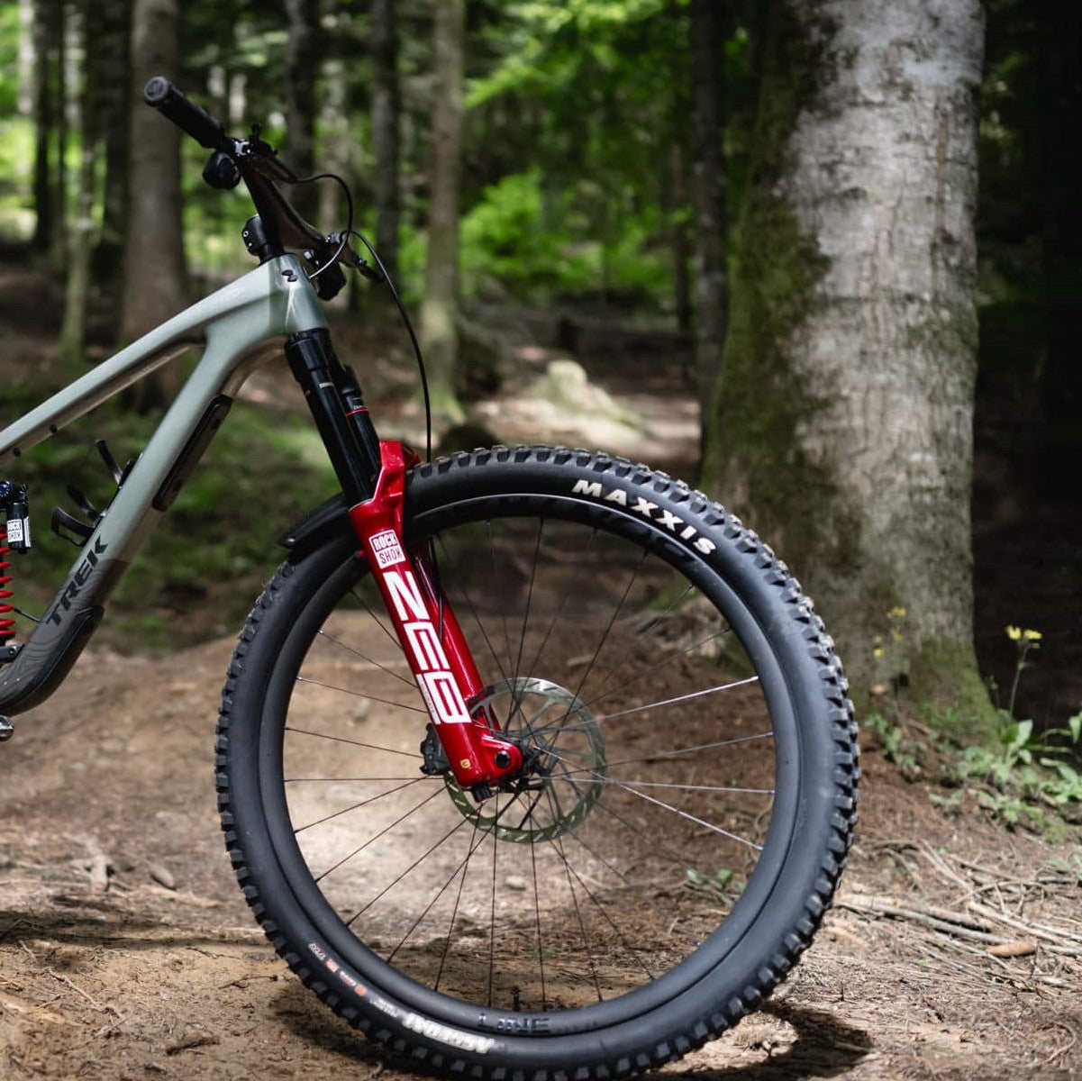 ROCKSHOX ZEB ULTIMATE CHARGER 3.1 RC2 27,5" DEBONAIR+ Tapered Voorvork As 15x110mm Boost Rood Elektrisch