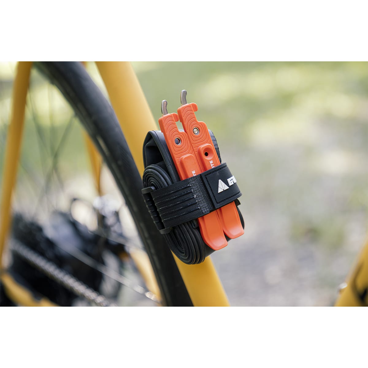 Sangle Universelle sur Vis Porte Bidon GRANITE DESIGN PORTALEDGE XE avec Extension Porte Bidon Noir