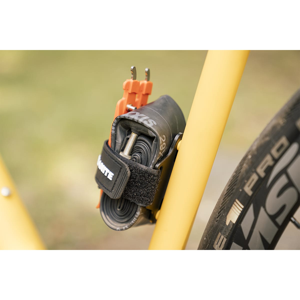 Sangle Universelle sur Vis Porte Bidon GRANITE DESIGN PORTALEDGE XE avec Extension Porte Bidon Noir