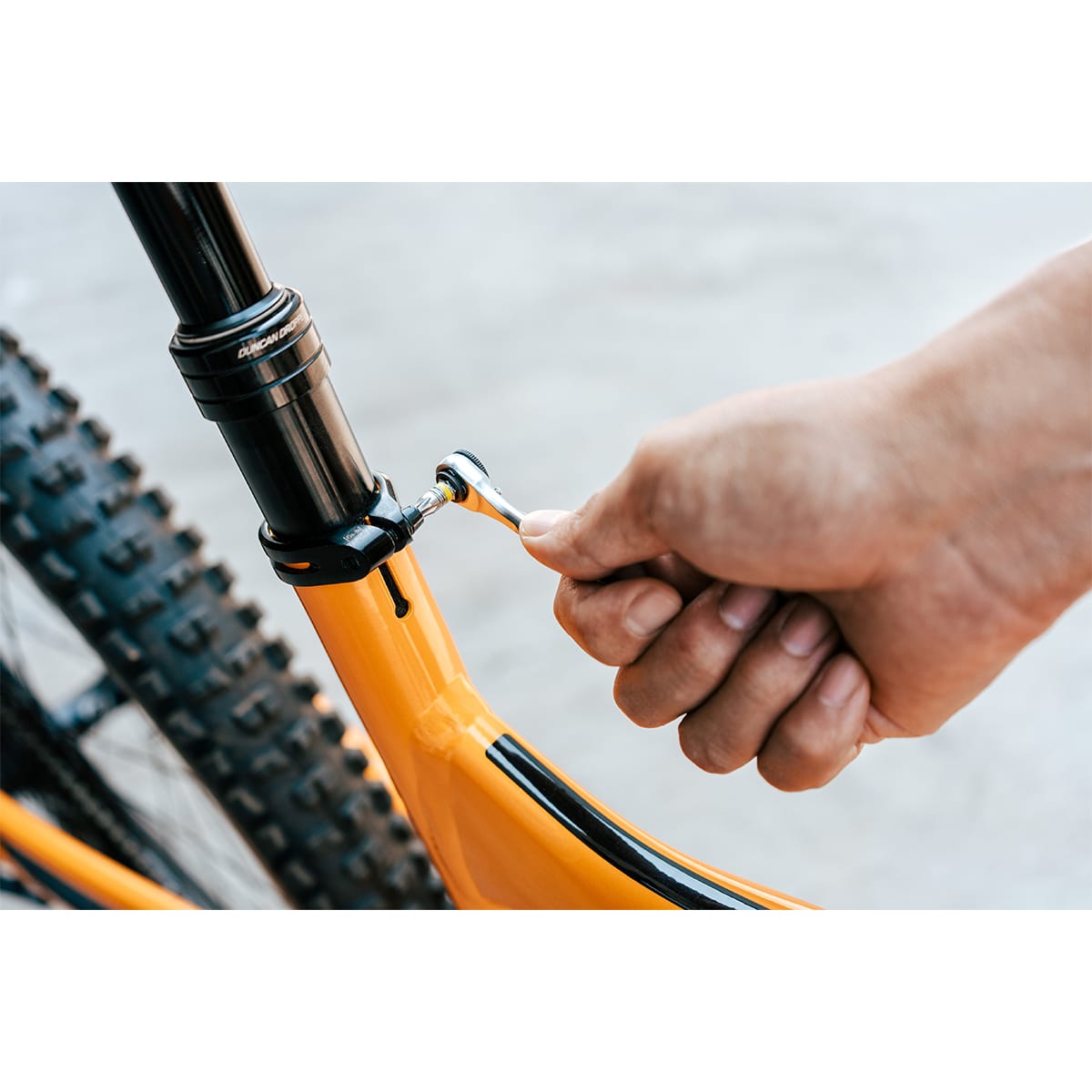 Geïntegreerd Multi-Tool Vorkbuis 42 mm Taps GRANITE DESIGN STASH RT (10 Tools) Zwart