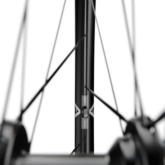 Roue Avant DT SWISS ARC 1400 DICUT 65 Tubeless Ready (Center Lock)