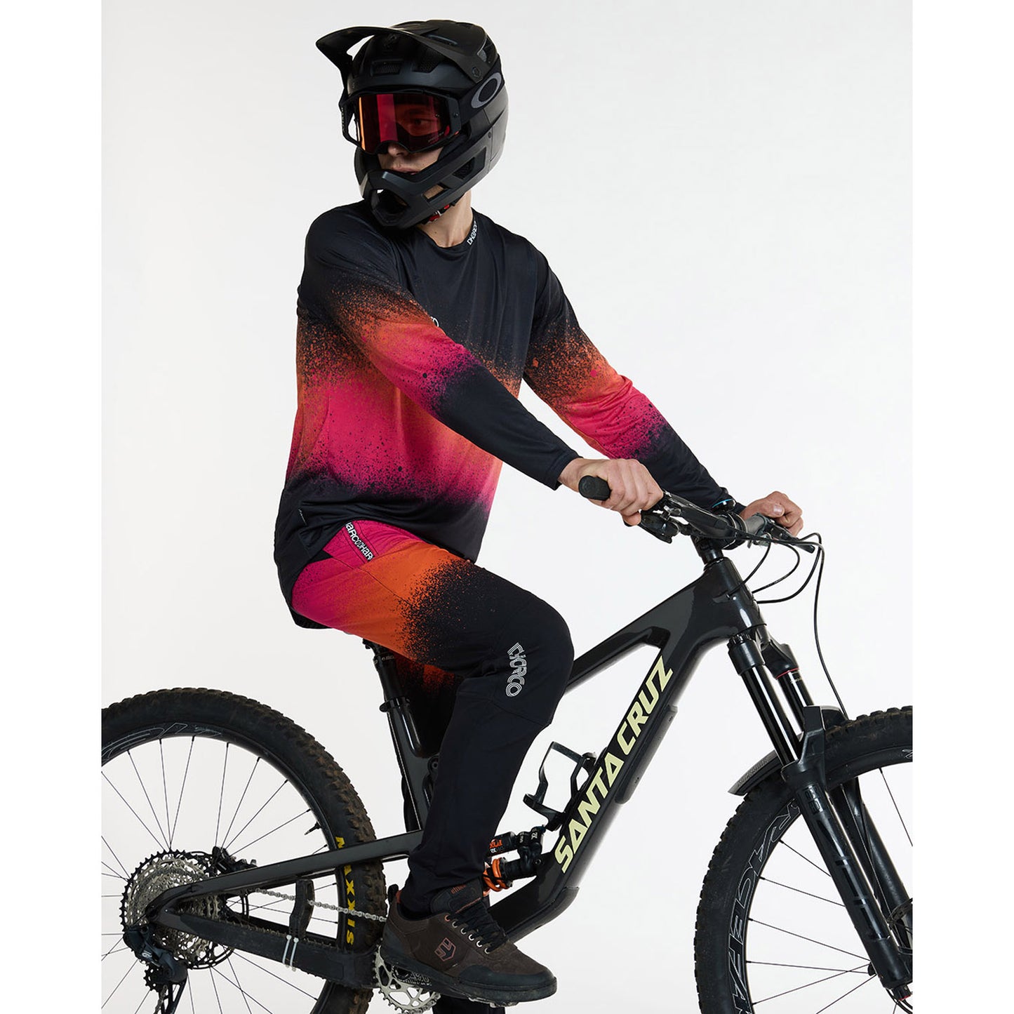 DHARCO BLACK SNAKE Lange Mouw Trui Zwart/Oranje