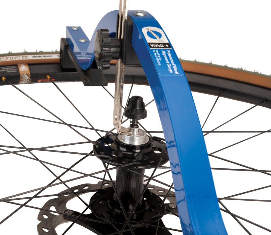 Park Tool WAG-4 indicateur posé sur le bord extérieur de l'axe