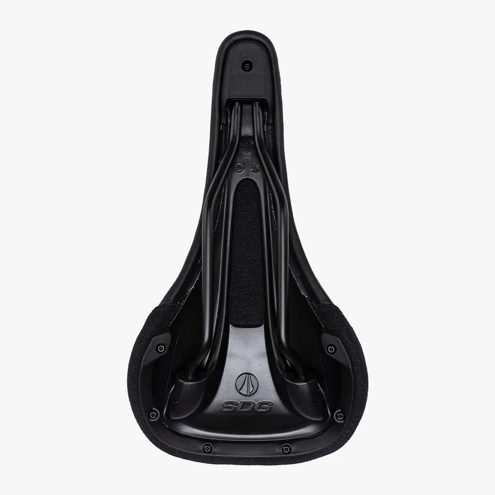 SDG BEL-AIR V3 MAX-zadel met Lux-Alloy-rails, zwart/goud, doorgestikt