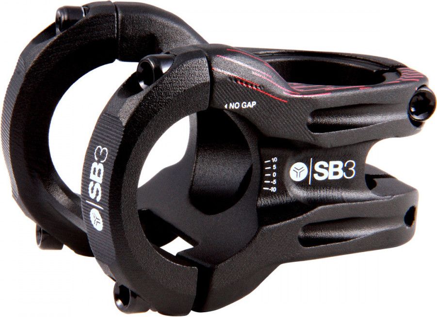 Potence SB3 KROMA Noir/Rouge — vue latérale en trois quarts avec décor rouge