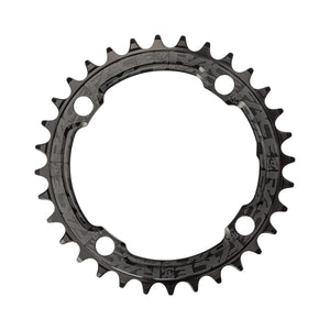 Enkel kettingblad RACE FACE NARROW WIDE 9/10/11/12-speed 4-gaats 104 mm zwart — kettingblad tegen een witte achtergrond