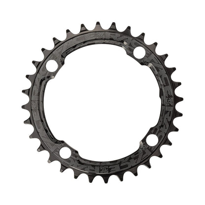 Enkel kettingblad RACE FACE NARROW WIDE 9/10/11/12-speed 4-gaats 104 mm zwart — kettingblad tegen een witte achtergrond