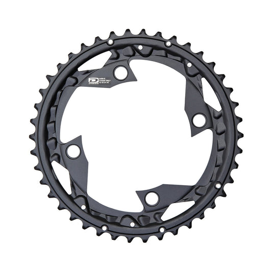Buitenblad SHIMANO FC-M670/M660/670/780 10-speed, 4-gaats, 104 mm — kettingblad tegen witte achtergrond