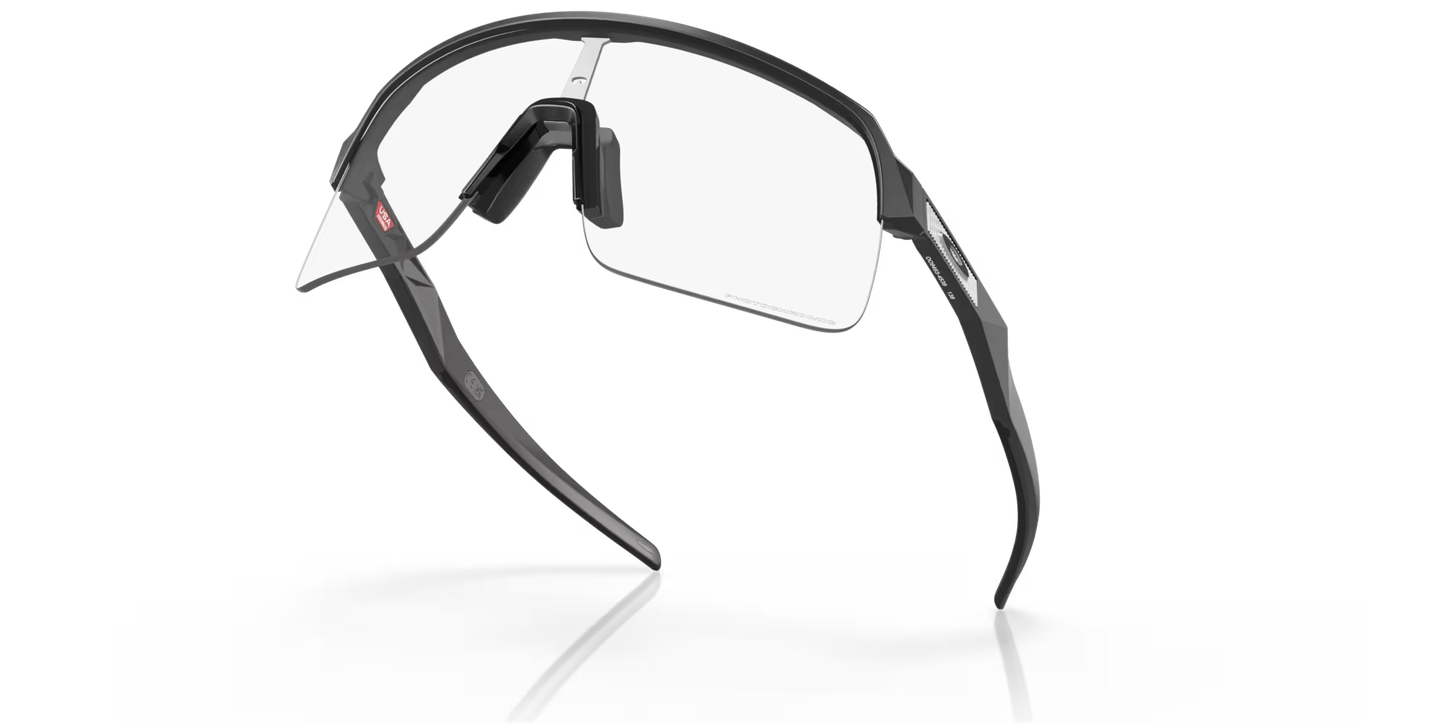 OAKLEY SUTRO LITE Mat Koolstof Heldere Fototrope Lens