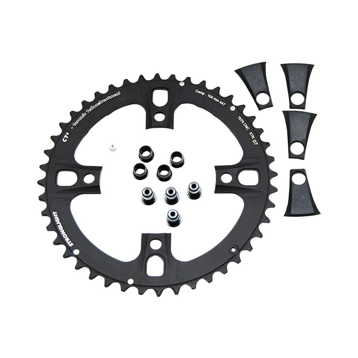 Buitenblad STRONGLIGHT CT² SHIMANO XTR M970 9 versnellingen 4 boutgaten 104 mm — kettingblad op witte achtergrond