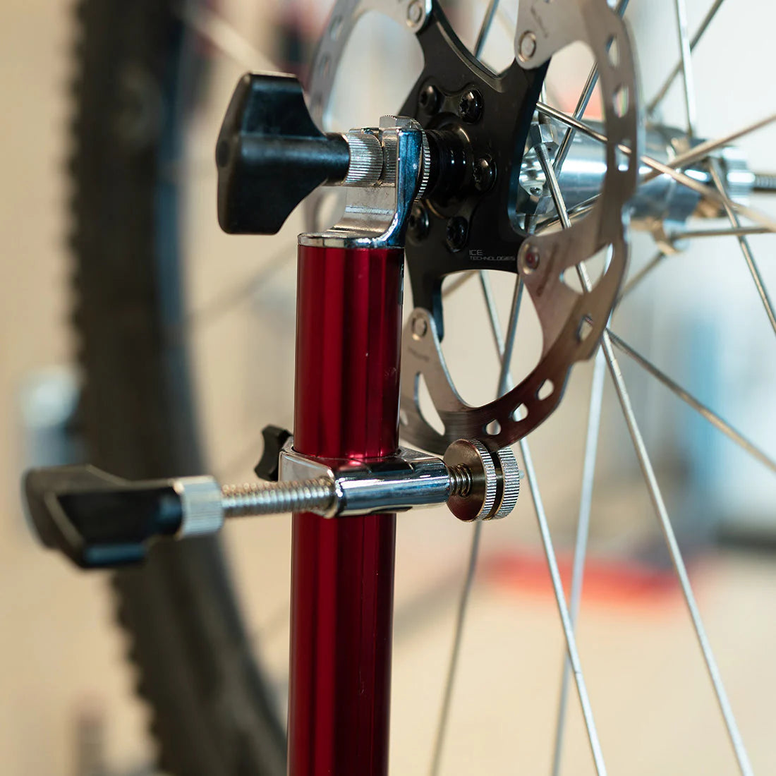 Pro FEEDBACK spanstandaard met asadapter