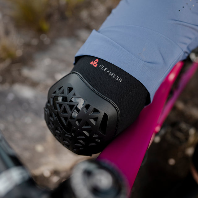 LEATT FLEXMESH kniebeschermers Zwart