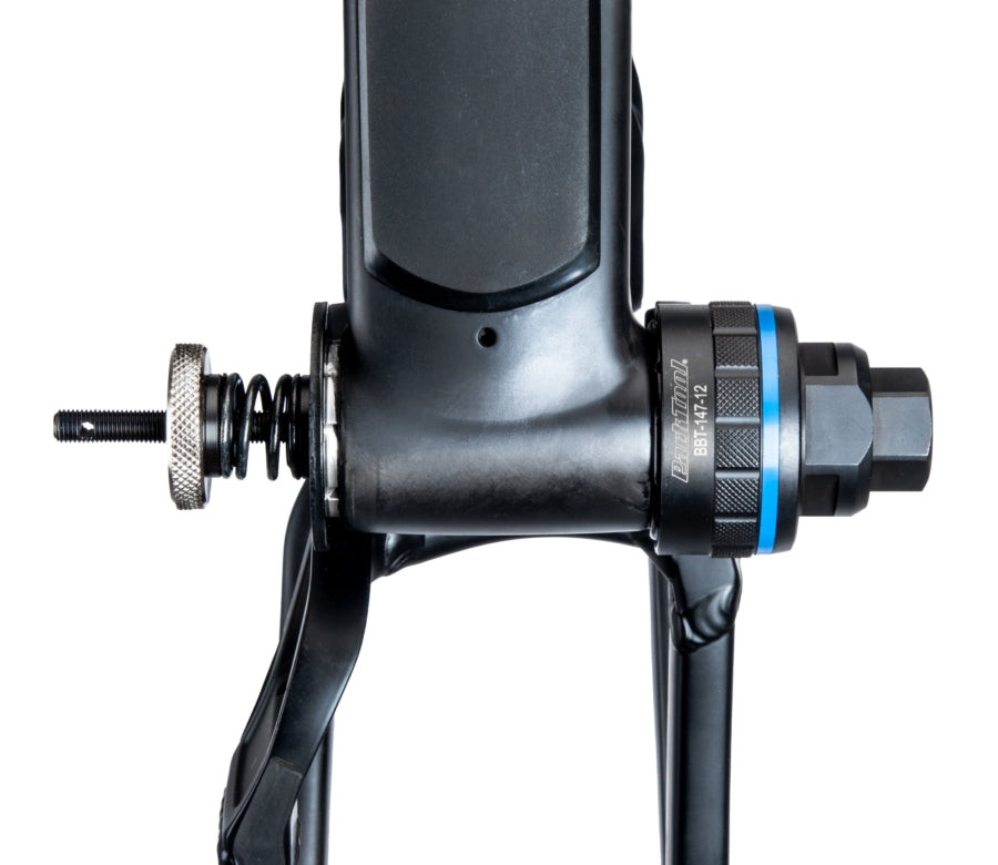 Park Tool BBT-147-12 met een BBT-RS in een trapas vastgezet