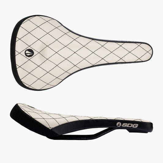 Wit SDG Bel-Air V3 Max Stitched Leather-zadel, totaalbeeld