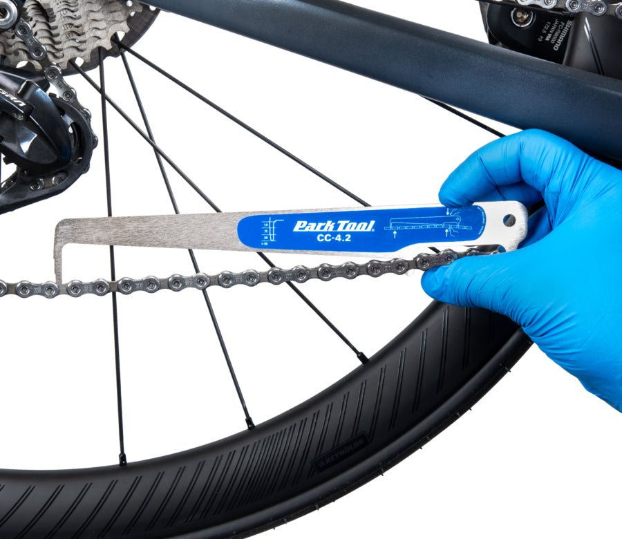 Park Tool CC-4.2 meet de kettingslijtage op een racefiets