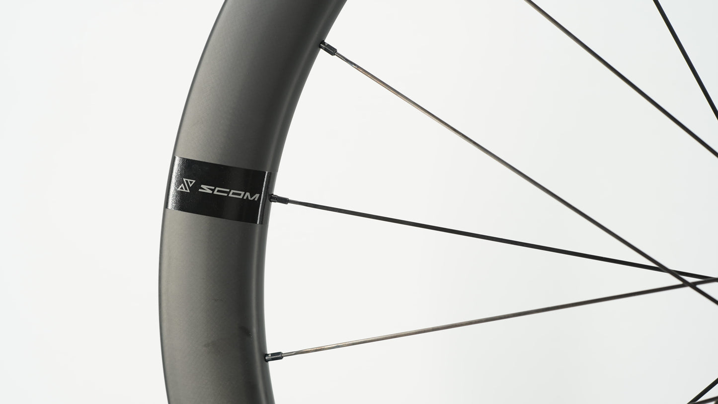 Paar SCOM AERO 50-62 Tubeless wielen (Center Lock)