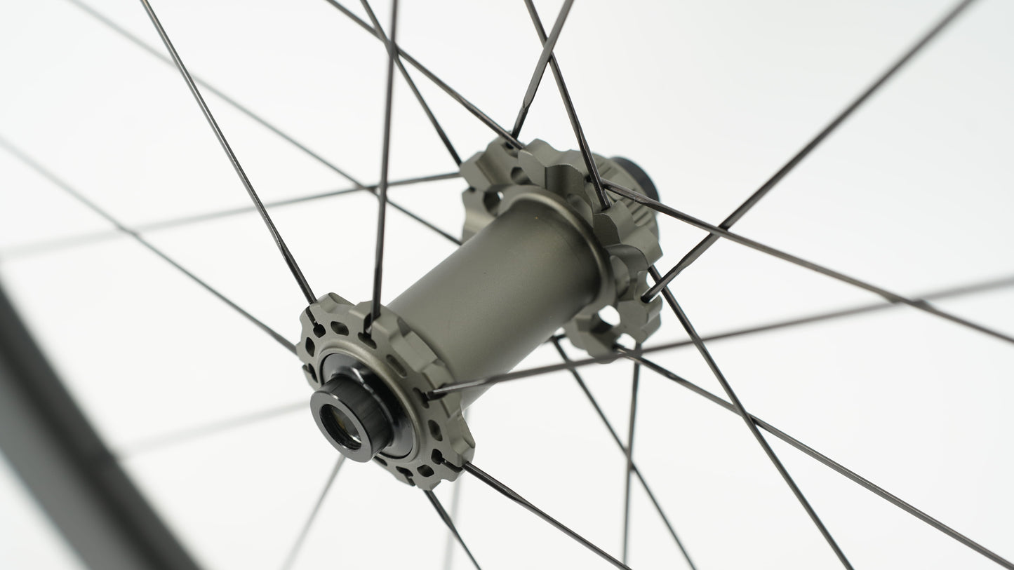 Paar SCOM AERO 50-62 Tubeless wielen (Center Lock)