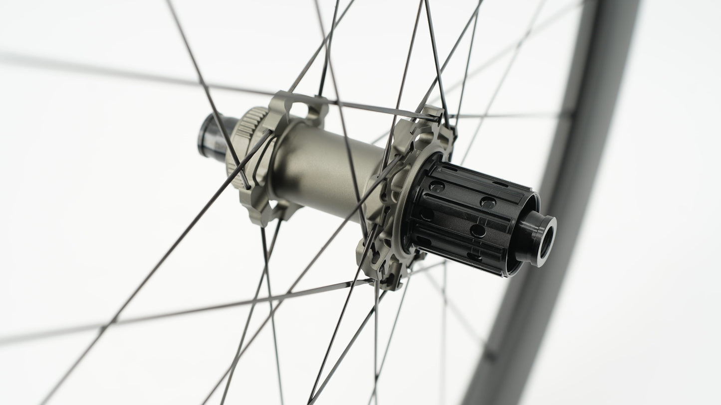 Paar SCOM AERO 50-62 Tubeless wielen (Center Lock)