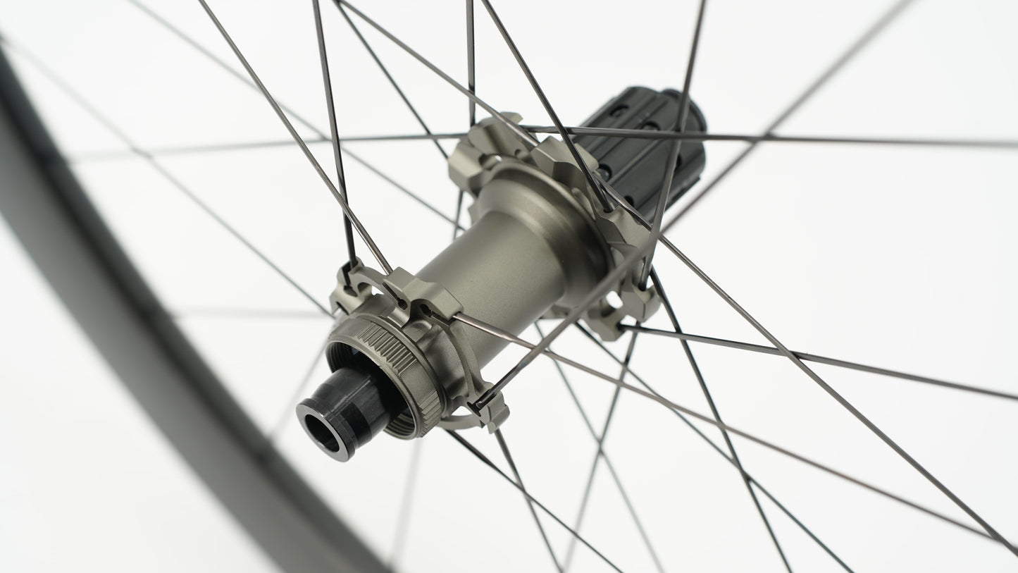 Paar SCOM AERO 50-62 Tubeless wielen (Center Lock)