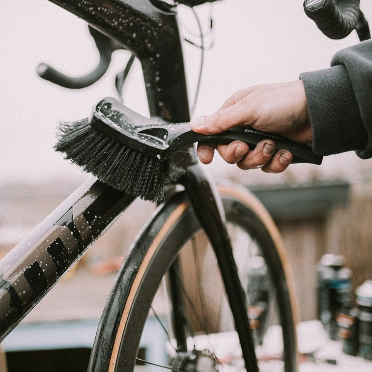 De fiets wassen met de DYNAMIC ZACHTE WASBORSTEL