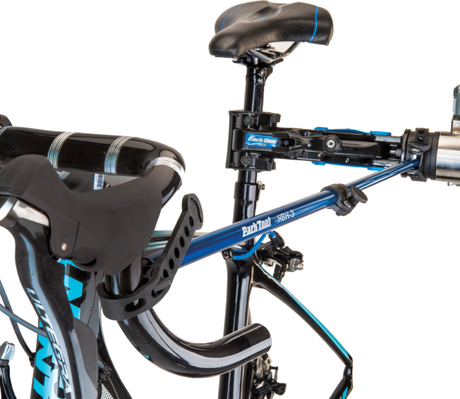 Park Tool HBH-3 houdt een racestuur vast op een fiets in een werkstandaard