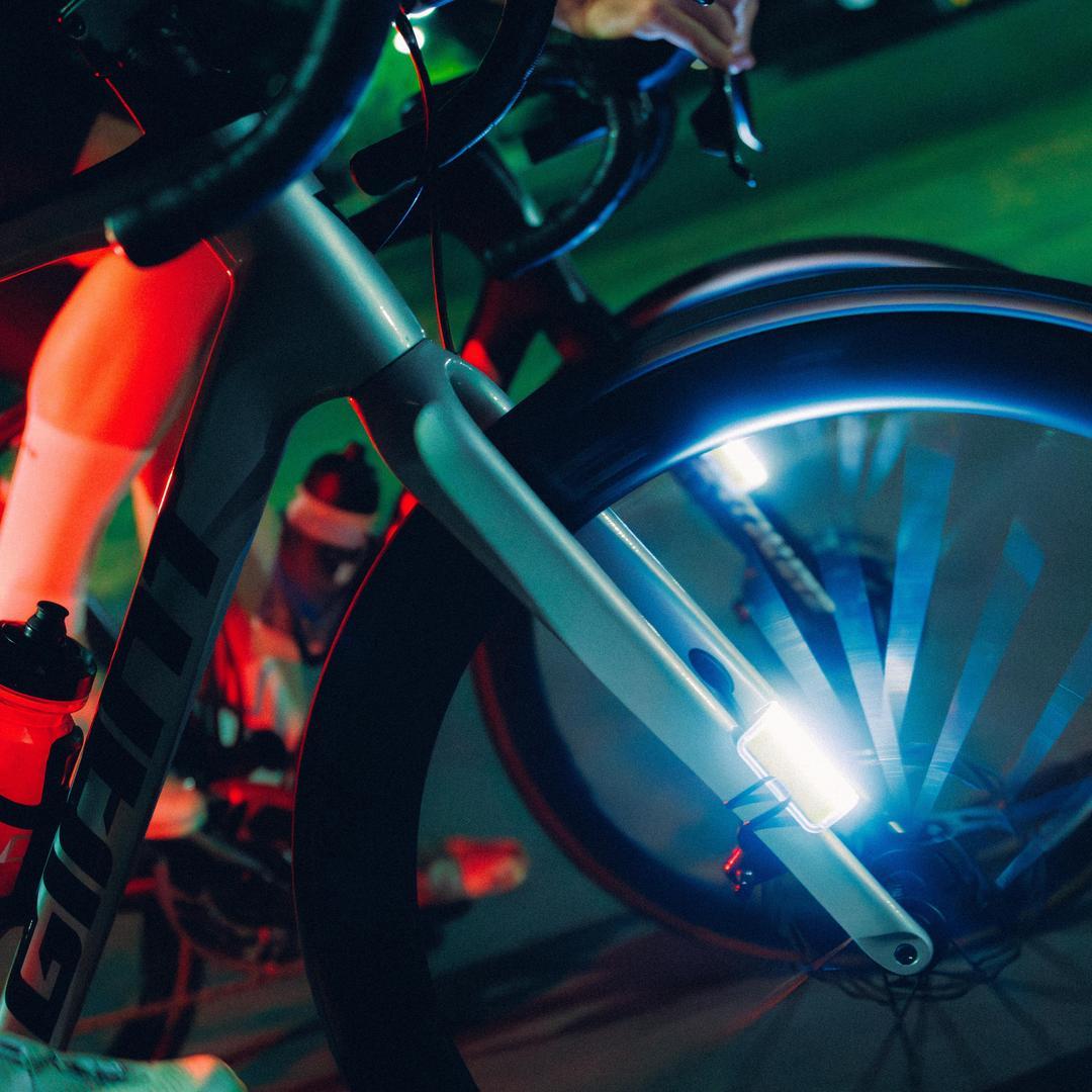 Knog Cobber Reflex voorlicht op de fiets