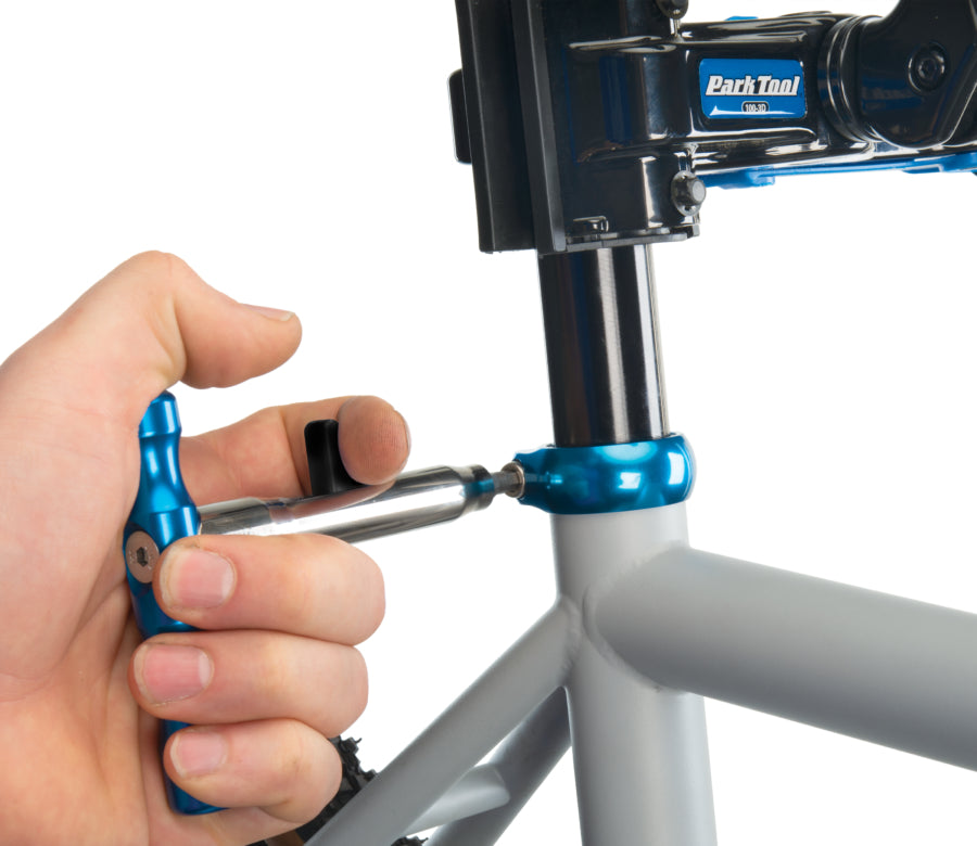 Park Tool QTH-1 bij het vastdraaien van een zadelpenklembout