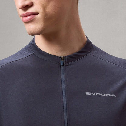 Shirt ENDURA LOOP ZIPPED Korte Mouwen Carbon Grijs