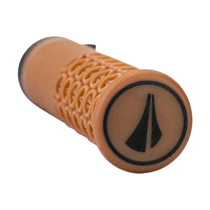 SDG THRICE 136 mm Grips Bruin Gum