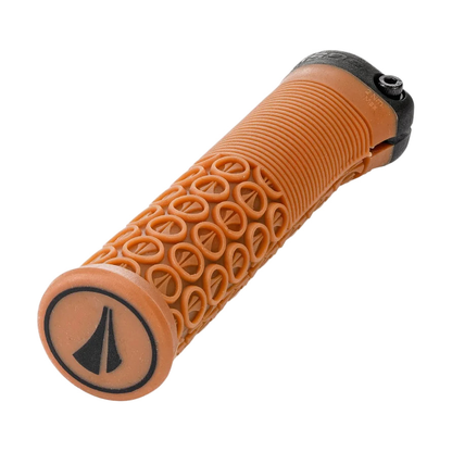 SDG THRICE 136 mm Grips Bruin Gum