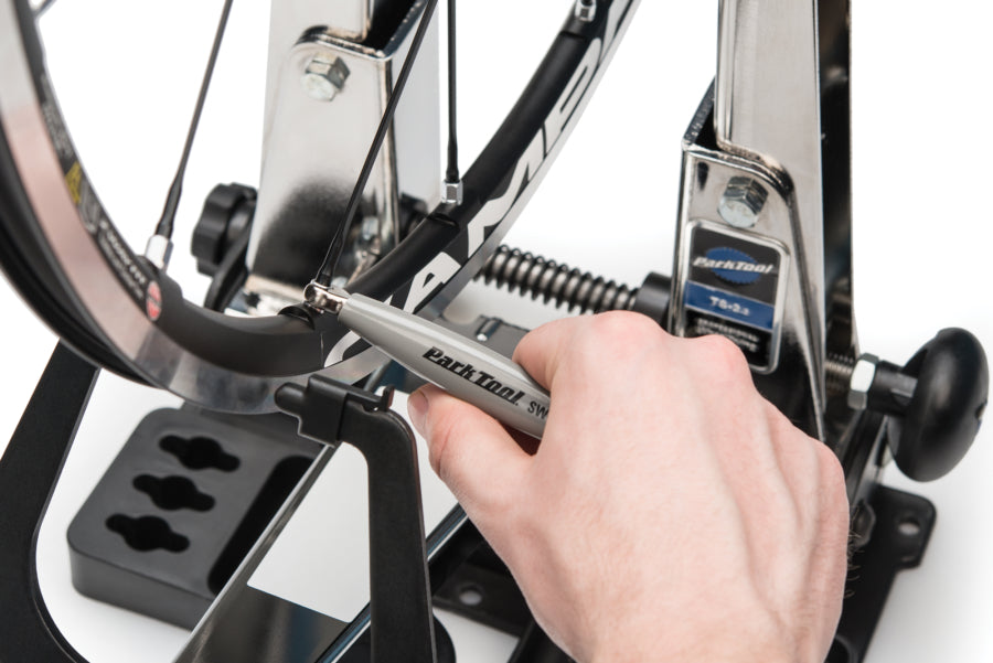 Park Tool SW-11 op een Campagnolo-spaaknippel van 5,5 mm geplaatst