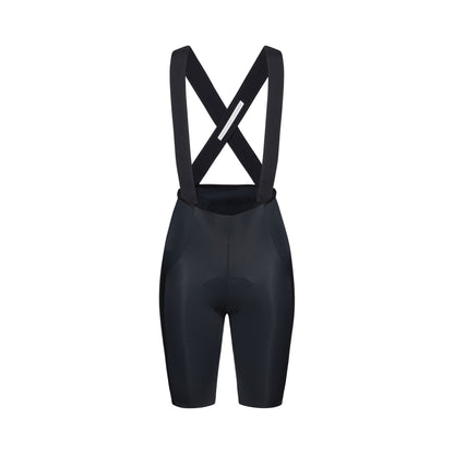 Korte POC RACEDAY-fietsbroek met bretels voor dames, zwart — witte achtergrond, 2000 x 2000