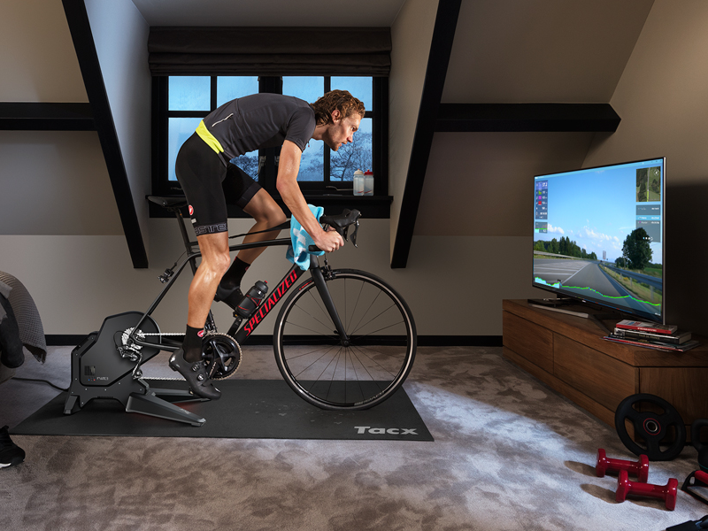 TACX FLUX S SMART T2900S — Trainingsvoorbeeld; afgebeelde fiets en accessoires niet inbegrepen