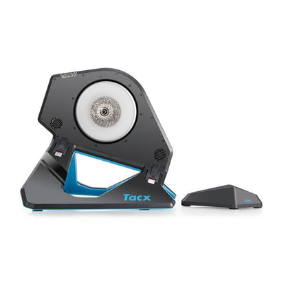 TACX NEO 2T SMART T2875 — Aanzicht vanaf de vliegwielzijde en voorwielsteun