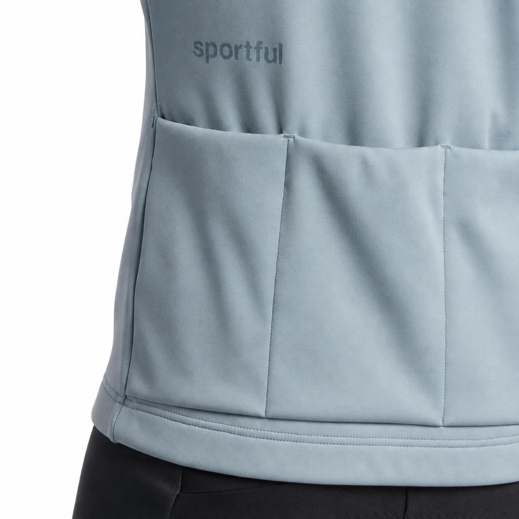SPORTFUL CLASSIC 2 damesfietsjack grijs, achterzakken op witte achtergrond