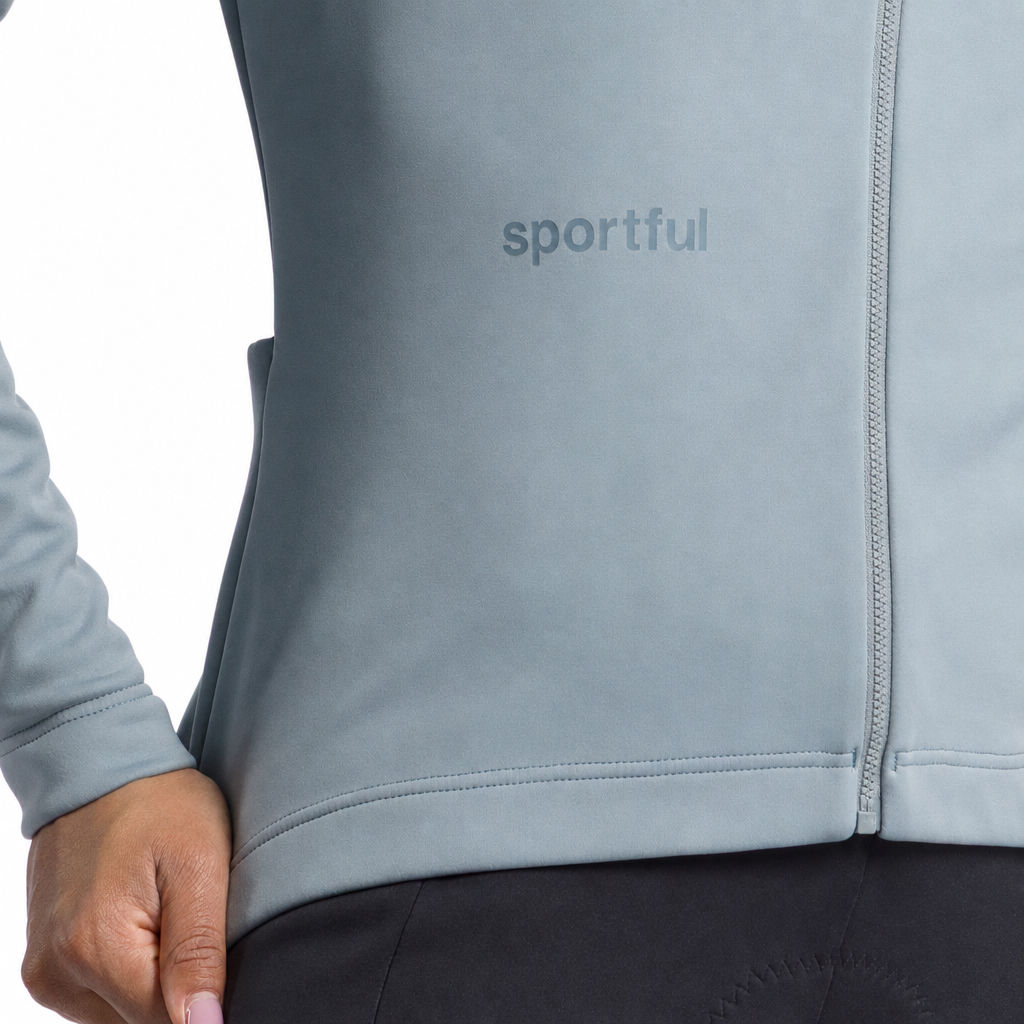 SPORTFUL CLASSIC 2 damesfietsjack grijs, detail van de voorkant op witte achtergrond
