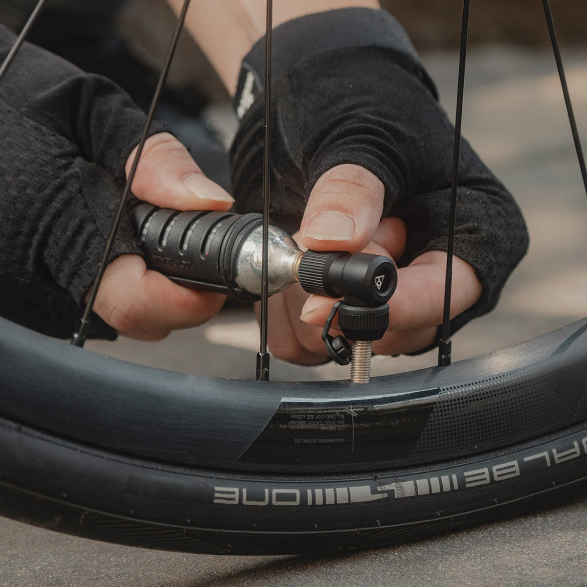 TOPEAK NANO AIRBOOSTER L CO2 slaghoedje + 16g CO2 patroon met schroefdraad (x1)