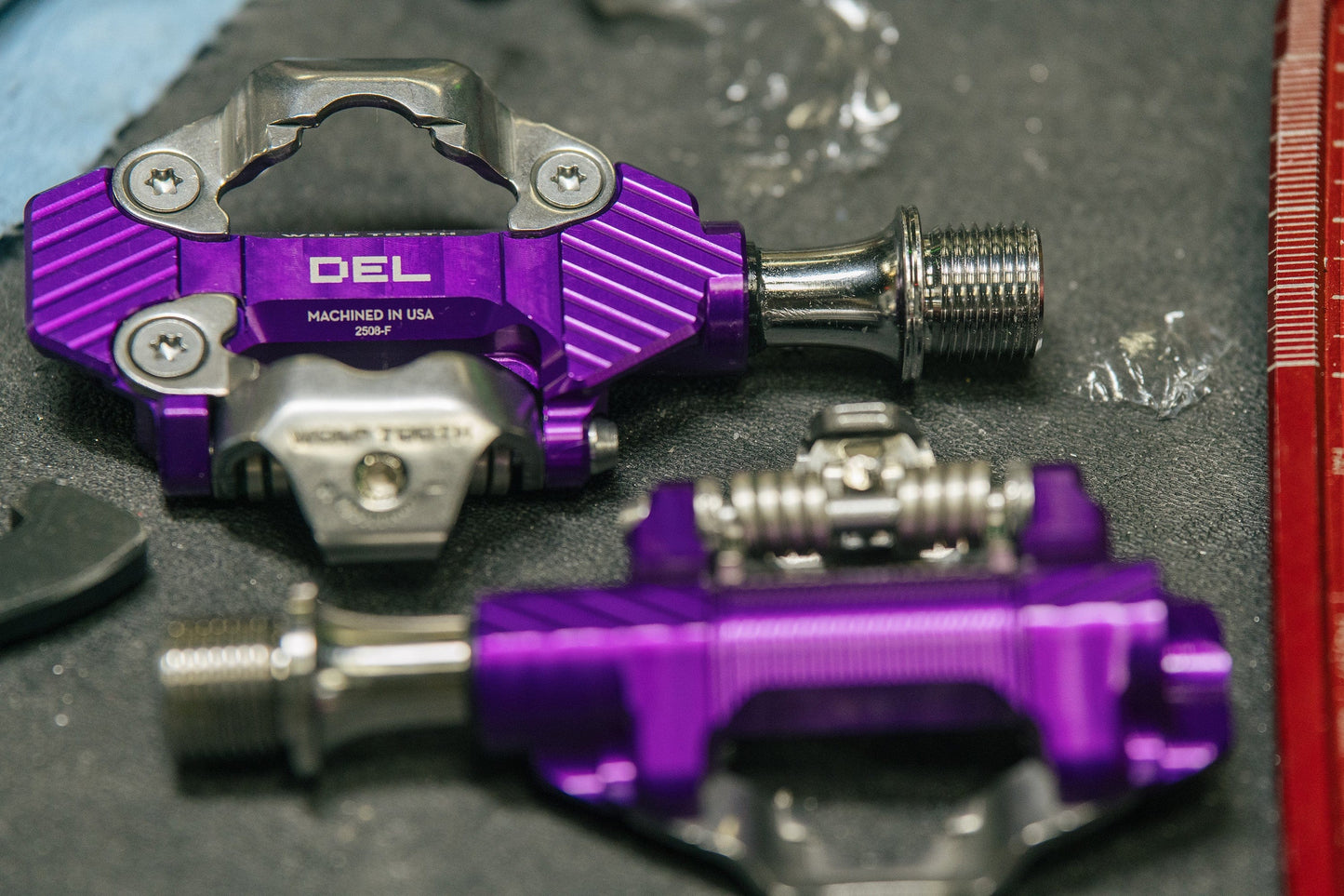 Pédales WOLF TOOTH DEL GRAVEL RACE Clipless Violet