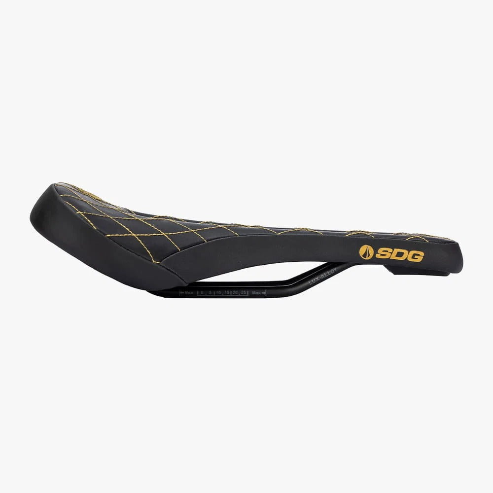SDG BEL-AIR V3 MAX-zadel met Lux-Alloy-rails, zwart/goud, doorgestikt
