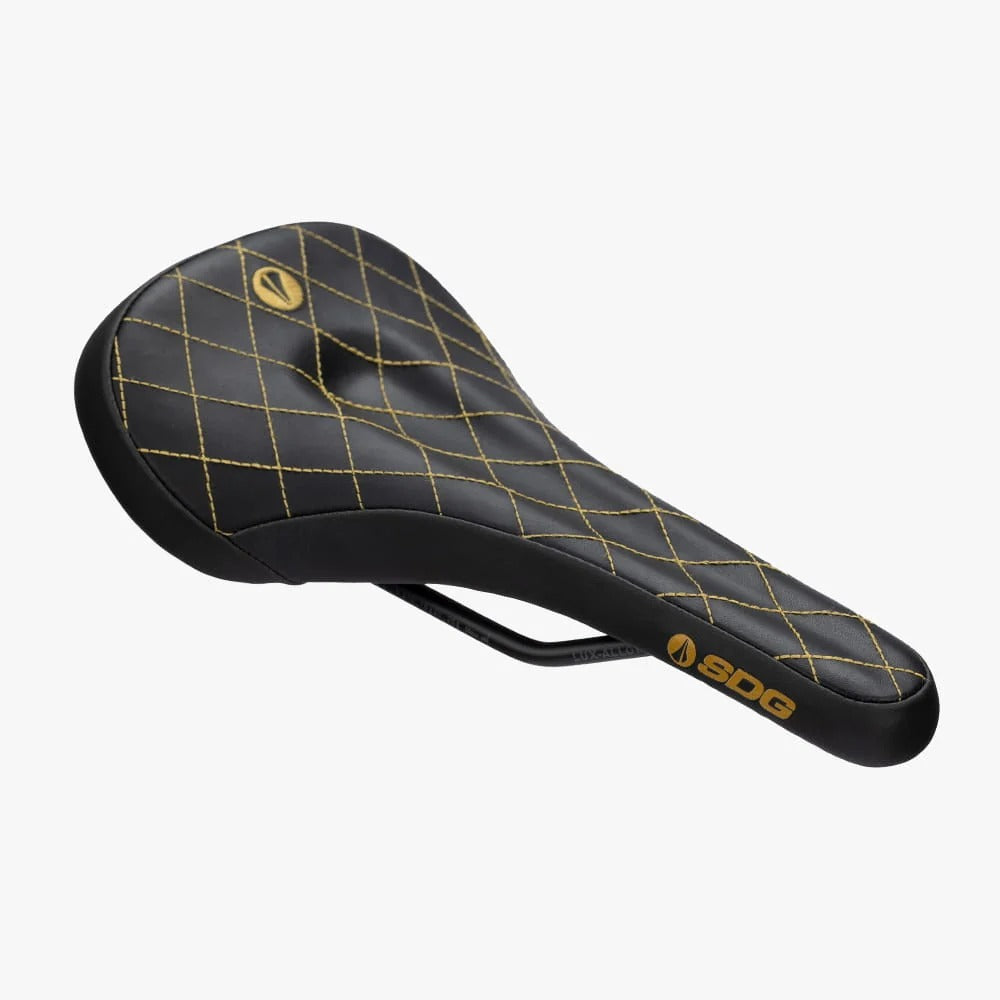 SDG BEL-AIR V3 MAX-zadel met Lux-Alloy-rails, zwart/goud, doorgestikt