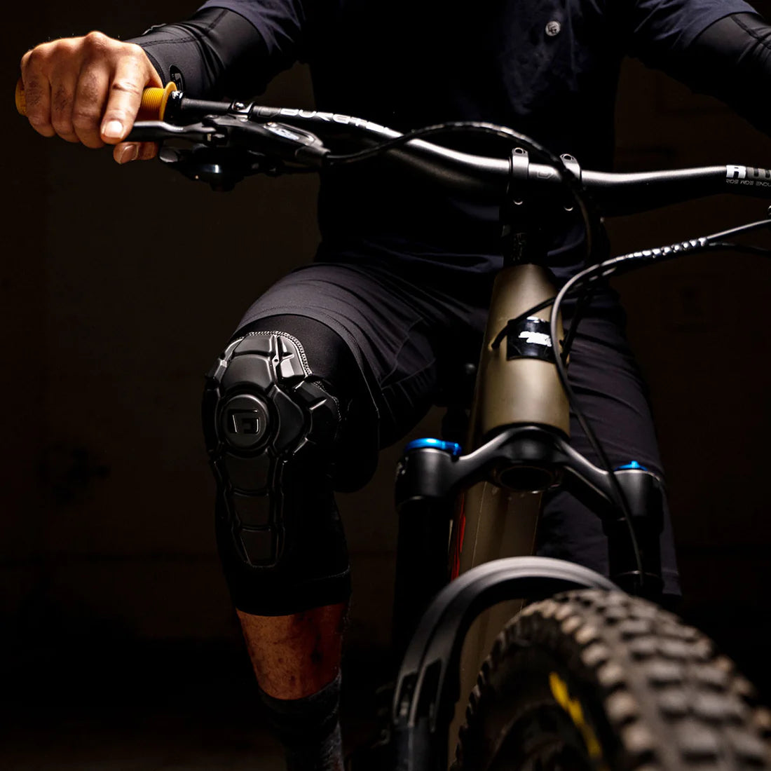 G-FORM PRO-X3 Kniebeschermers Zwart Mat