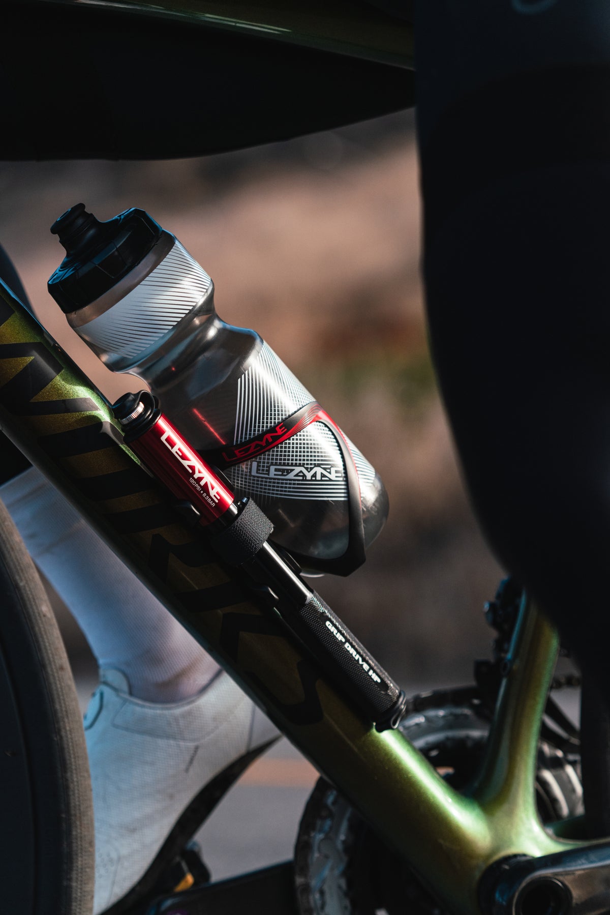 Bidonhouder LEZYNE CARBON TEAM zwart/rood