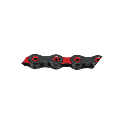 KMC 12-speed ketting DLC12 gewaxt zwart/rood met waslaag — productfoto op witte achtergrond