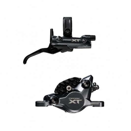 SHIMANO XT M8200 XC-rem met 2 zuigers — remhendel en remklauw op witte achtergrond