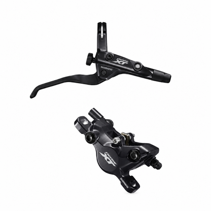 SHIMANO DEORE XT BR-M8100 / BL-T8100-rem met trekkinghendel voor 3 vingers — remhendel en remklauw op witte achtergrond