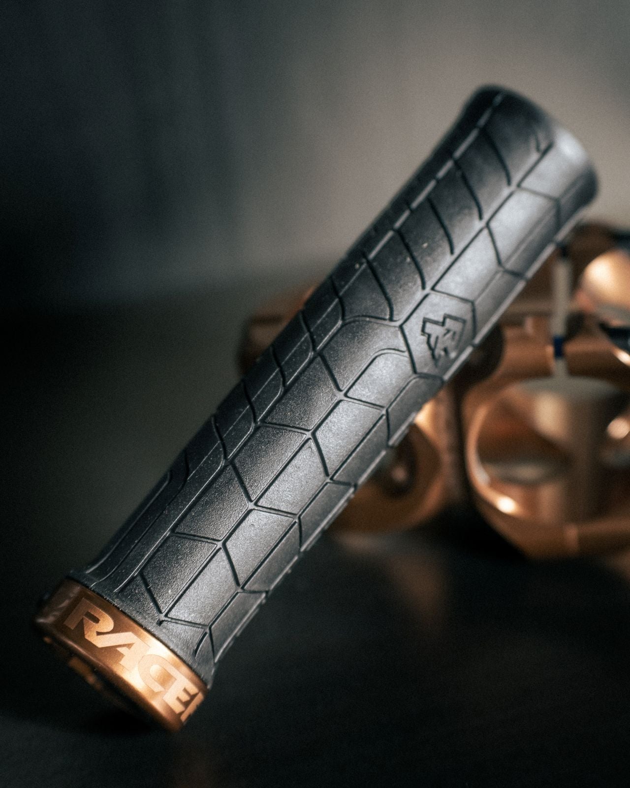 RACE FACE GETTA Lock-On Handvatten 135mm Zwart/Brons KashMoney