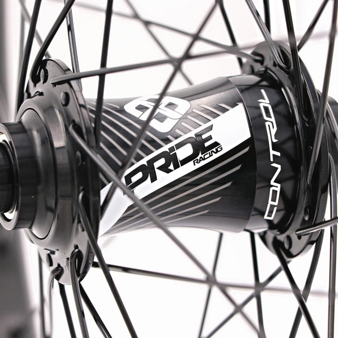 Wielpaar PRIDE 20" (406mm) Carbon Wave Matt White Disc Control V2 Assen 20/15mm Zwart/Wit